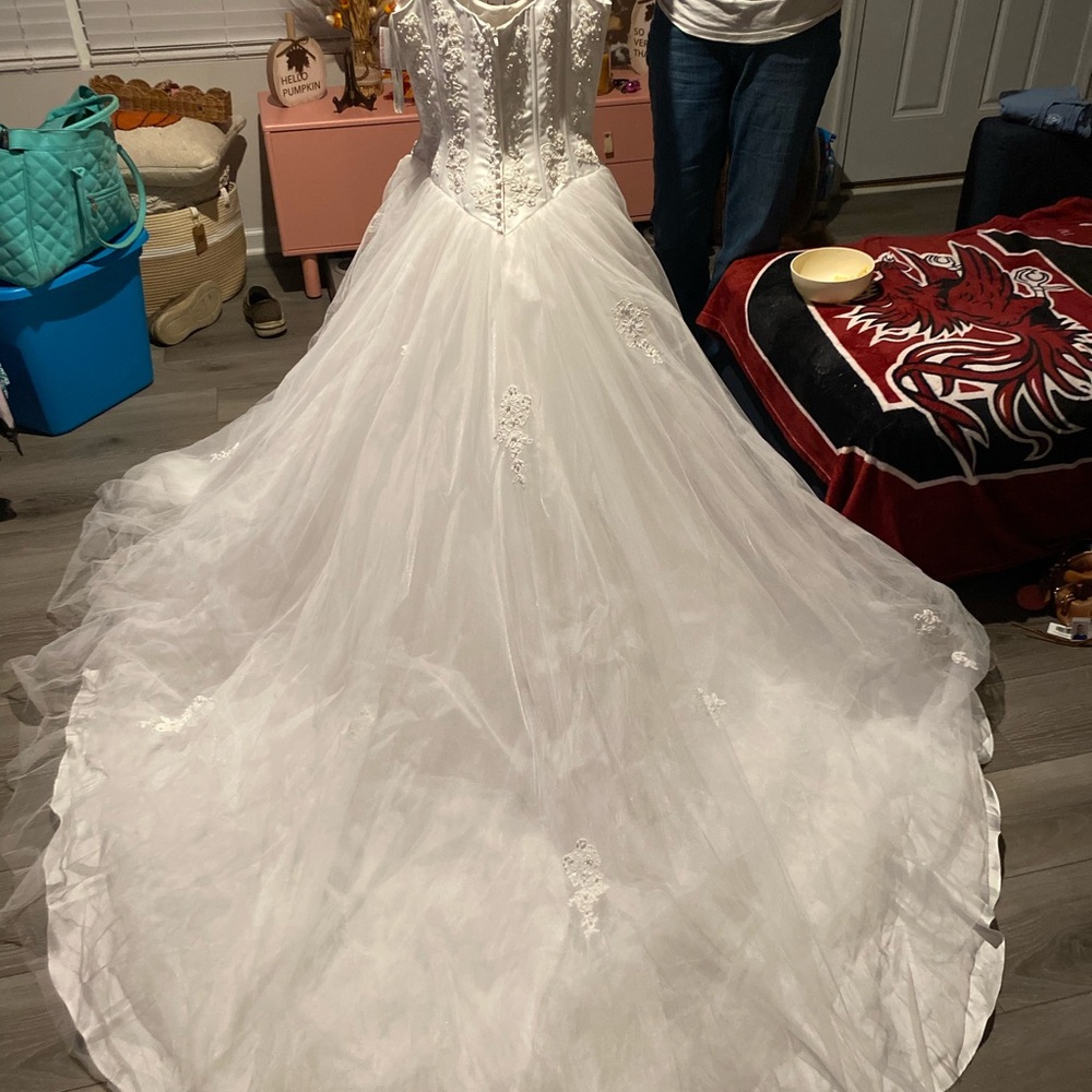 Elegant White Wedding Dress